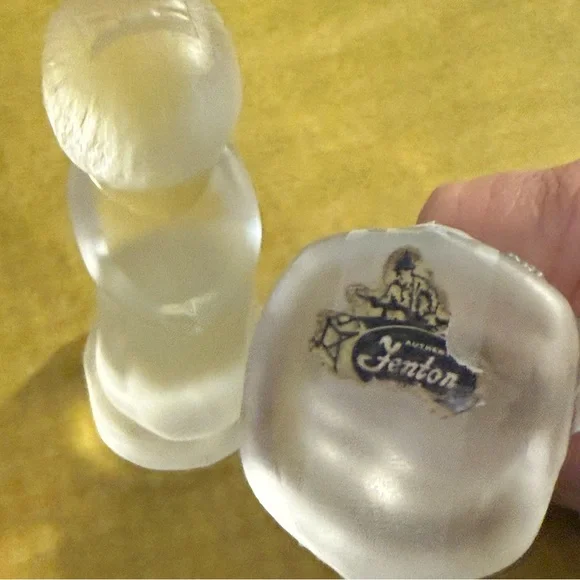 Fenton Art Glass Kissing Boy and Girl figurines in crystal velvet satin glass - Picture 7 of 8